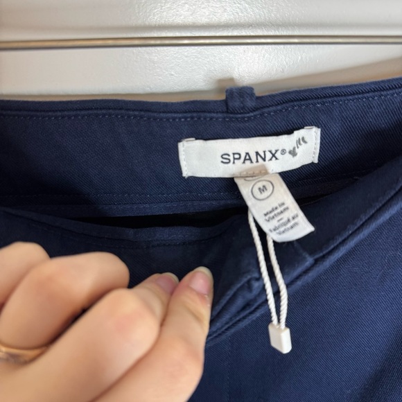 Spanx Navy Blue Twill High Rise Shorts Stretch Size Medium - Picture 3 of 5
